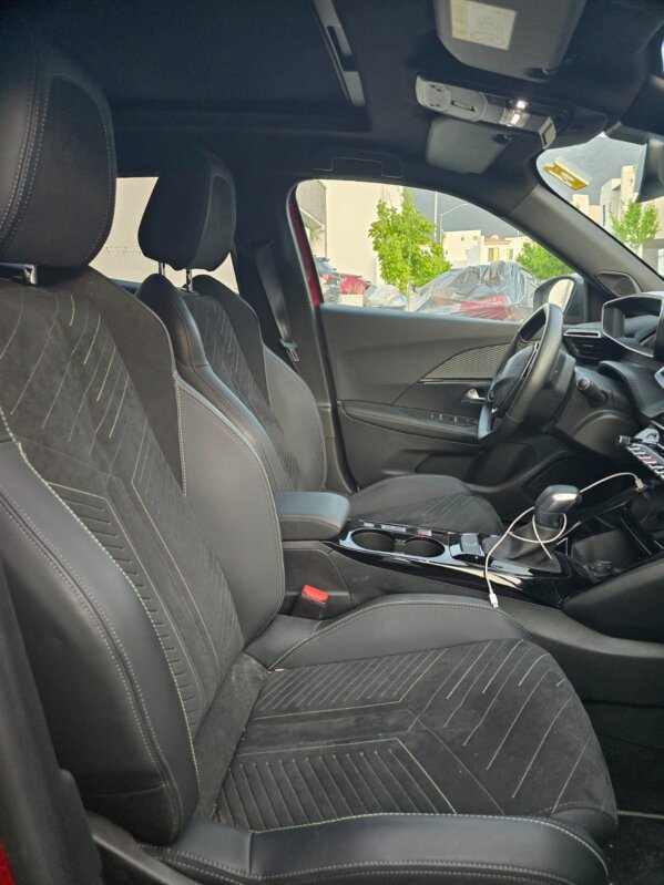 Peugeot 2008 1.2 turbo, Tela,  Aut. GT 2025